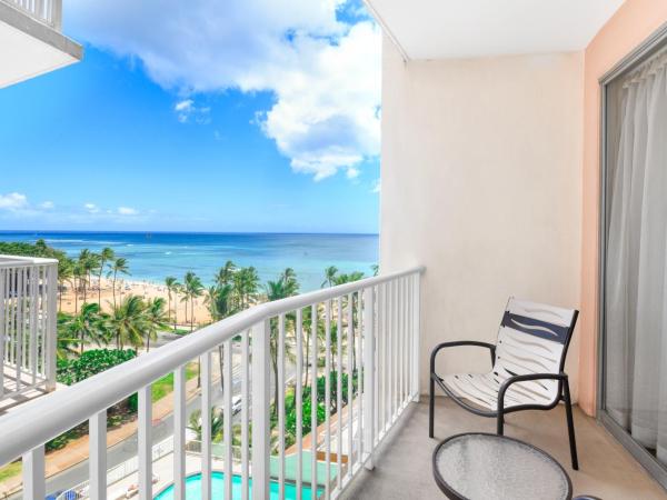 Park Shore Waikiki : photo 5 de la chambre chambre king - vue partielle sur l'océan