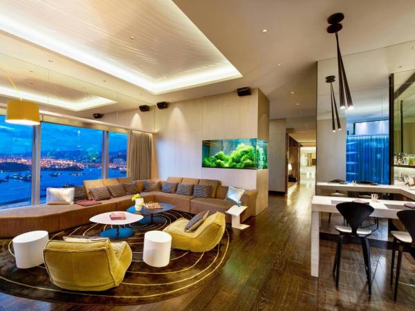 W Hong Kong : photo 1 de la chambre extreme wow king suite with whirlpool and skyline view