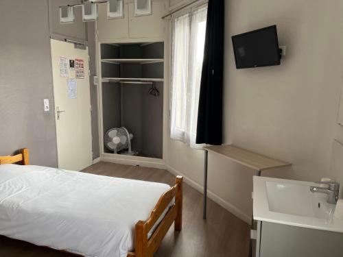 Hotel Aux Bons Amis : photo 1 de la chambre chambre double avec salle de bains privative