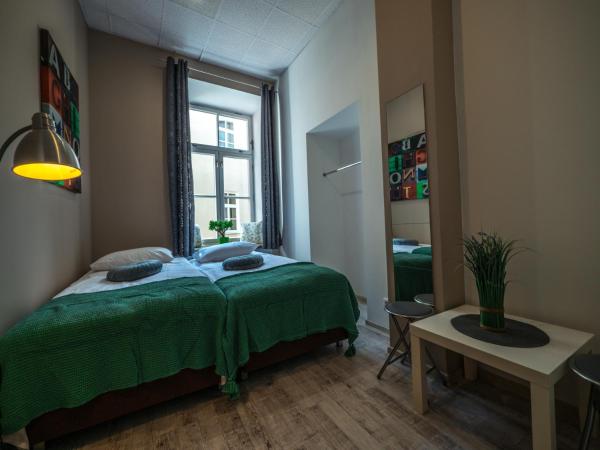 Hostel Pod Basztą : photo 1 de la chambre grande chambre double 