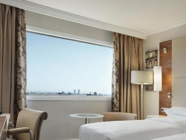Hilton Barcelona : photo 4 de la chambre chambre lits jumeaux - vue sur ville - dernier Étage