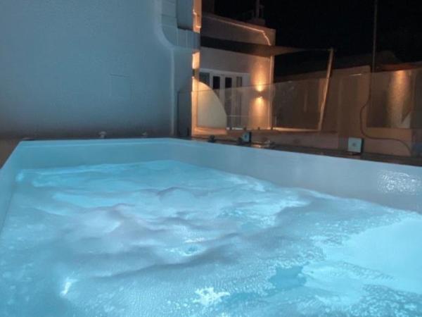 Galatia Villas : photo 7 de la chambre chambre double avec jacuzzi extérieur