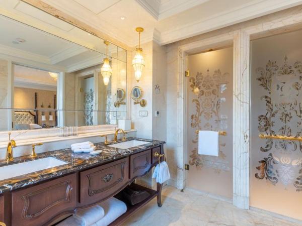 The Castle Hotel, a Luxury Collection Hotel, Dalian : photo 1 de la chambre chambre lits jumeaux de luxe avec vue sur la montagne