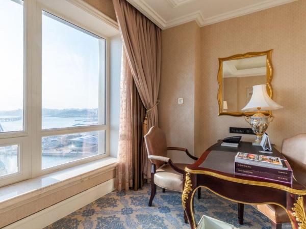 The Castle Hotel, a Luxury Collection Hotel, Dalian : photo 3 de la chambre chambre lits jumeaux de luxe avec vue sur l'océan