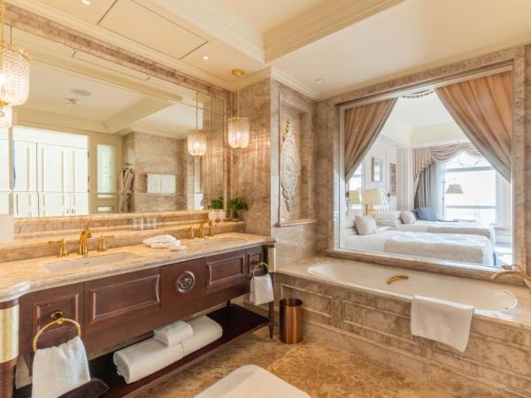 The Castle Hotel, a Luxury Collection Hotel, Dalian : photo 4 de la chambre chambre lits jumeaux spacieuse avec vue sur l'océan