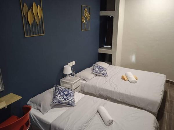 Wayton Express : photo 4 de la chambre chambre triple avec salle de bains commune