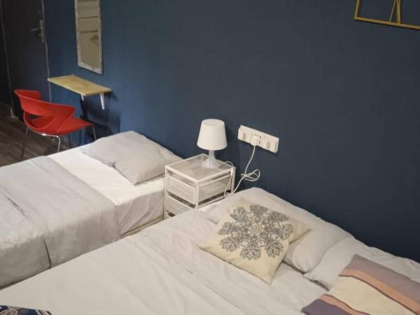 Wayton Express : photo 6 de la chambre chambre triple avec salle de bains commune