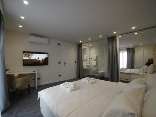 Forty Two Block A : photo 3 de la chambre chambre lit king-size avec balcon