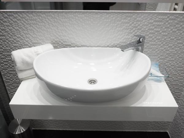 Forty Two Block A : photo 5 de la chambre chambre lit king-size avec balcon