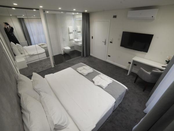 Forty Two Block A : photo 6 de la chambre chambre lit king-size avec balcon