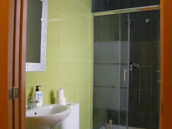 Pensión Corona : photo 9 de la chambre chambre double ou lits jumeaux avec salle de bains commune