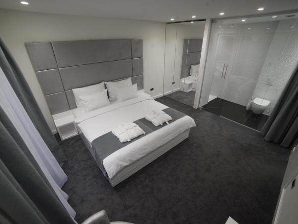 Forty Two Block A : photo 10 de la chambre chambre lit king-size avec balcon