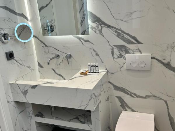 Jensen Luxury Suites : photo 3 de la chambre suite deluxe avec baignoire spa