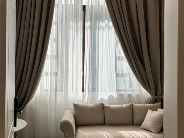 Jensen Luxury Suites : photo 2 de la chambre suite deluxe avec baignoire spa