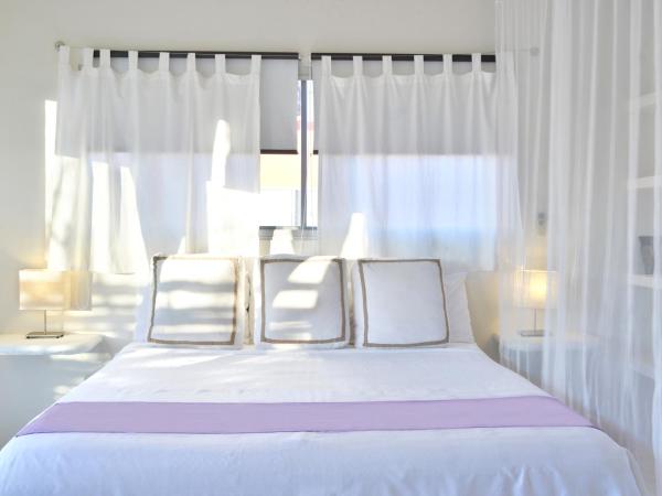 Villas Geminis Boutique Condohotel : photo 3 de la chambre studio de grand standing degas avec baignoire extérieure