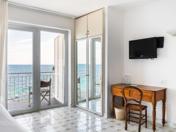 Giuggiulena : photo 2 de la chambre chambre double avec balcon - vue sur mer