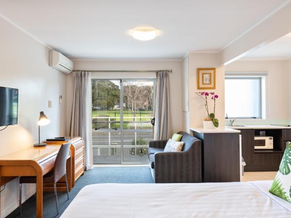 Best Western Newmarket Inn & Suites : photo 3 de la chambre kitchen triple