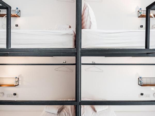 Book a Bed Poshtel - SHA Plus : photo 10 de la chambre lit dans dortoir pour femmes de 4 lits