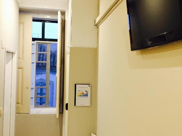 Guest House Sao Filipe : photo 9 de la chambre chambre lits jumeaux