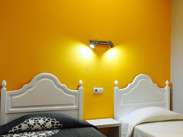 Guest House Sao Filipe : photo 4 de la chambre chambre lits jumeaux