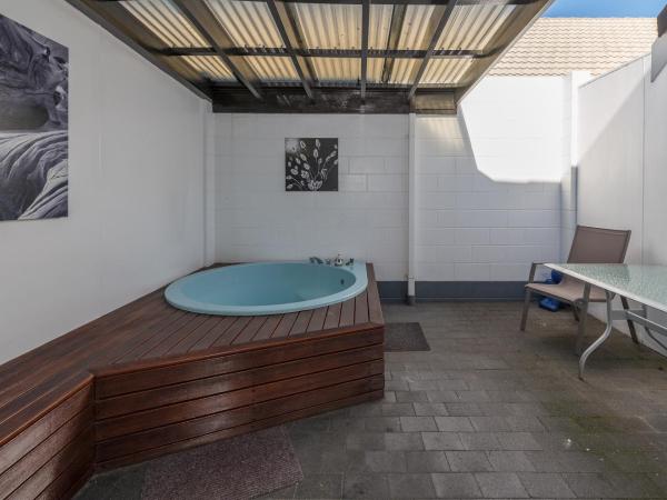 Palm Court Motor Inn : photo 7 de la chambre studio lits jumeaux avec bains à remous