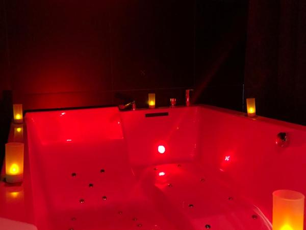 Le Gourguillon : photo 10 de la chambre suite deluxe avec baignoire spa