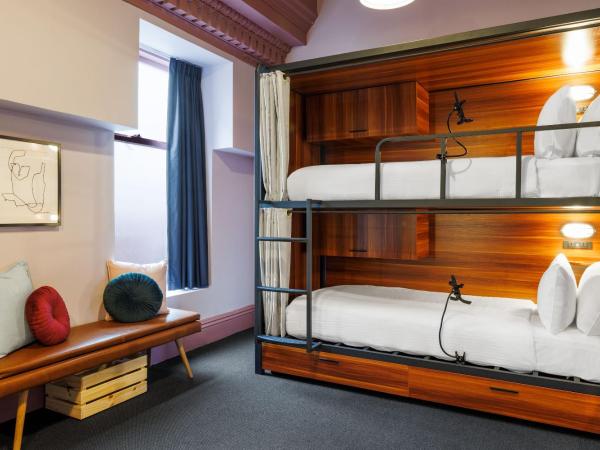 Roamer St Kilda - formerly Selina St Kilda Melbourne : photo 1 de la chambre lit dans un dortoir de 4 lits