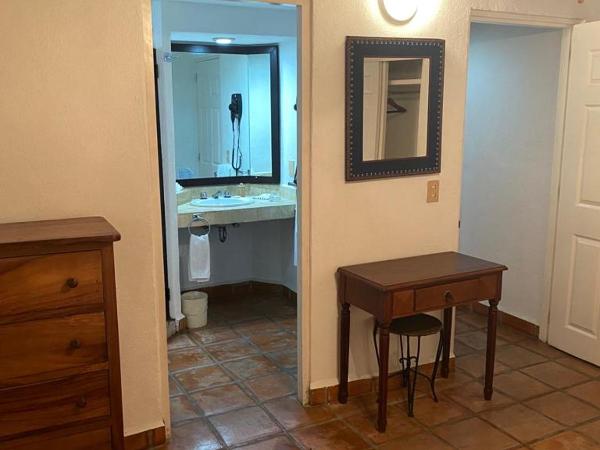 one Beach st hotel - beach Front 2BD 2BA WITH BALCONY in Zona Romantic Puerto Vallarta : photo 8 de la chambre appartement 2 chambres