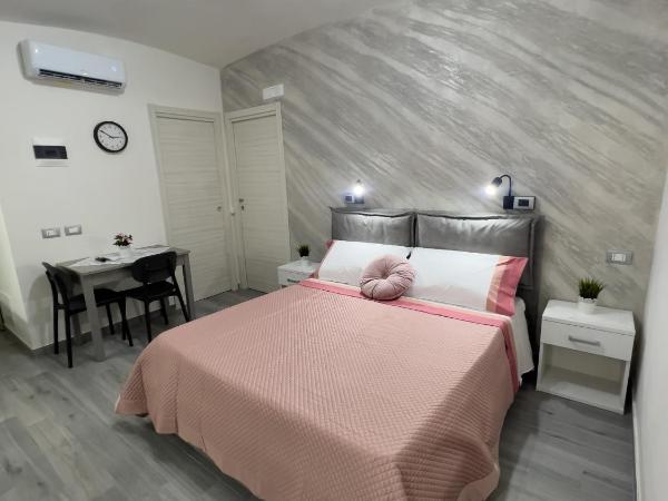 La Casa Della Nonna - QuartieriSpagnoli : photo 3 de la chambre chambre double avec salle de bains privative