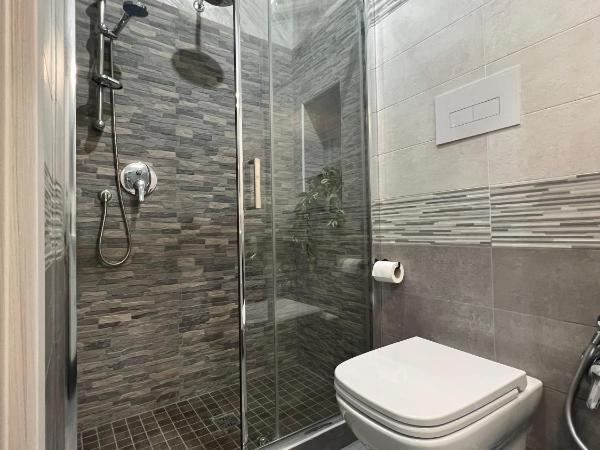 La Casa Della Nonna - QuartieriSpagnoli : photo 9 de la chambre chambre double avec salle de bains privative