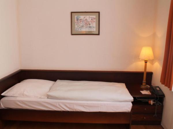 Steichele Hotel & Weinrestaurant : photo 6 de la chambre chambre lits jumeaux