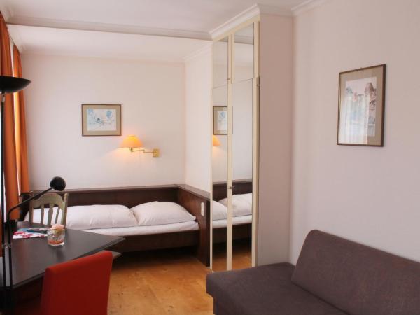 Steichele Hotel & Weinrestaurant : photo 3 de la chambre chambre lits jumeaux