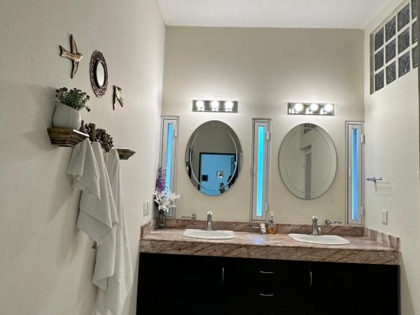 Casa Sasha's Mini Palace : photo 6 de la chambre chambre double ou lits jumeaux standard avec balcon