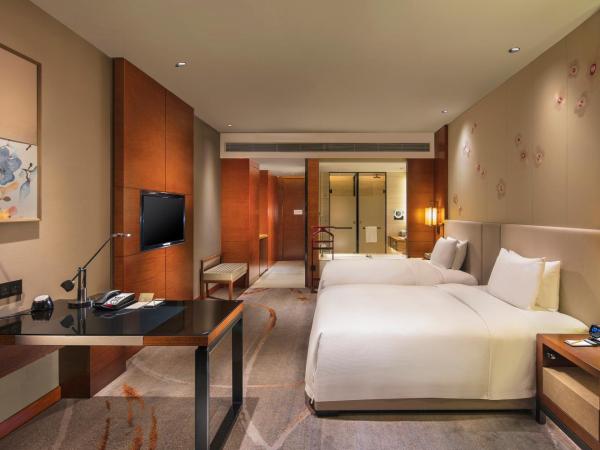 DoubleTree by Hilton Guangzhou- Science City-Free Shuttle Bus Service During Canton Fair : photo 2 de la chambre guest twin room with garden view
