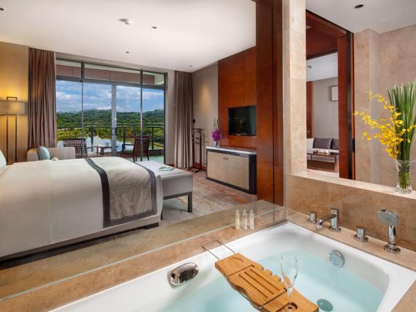 DoubleTree by Hilton Guangzhou- Science City-Free Shuttle Bus Service During Canton Fair : photo 4 de la chambre executive suite with panoramic balcony