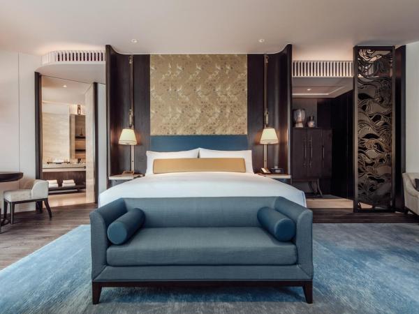 Waldorf Astoria Bangkok : photo 2 de la chambre suite deluxe avec lit king-size