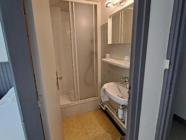 Hôtel Les Mouflons : photo 3 de la chambre chambre quadruple