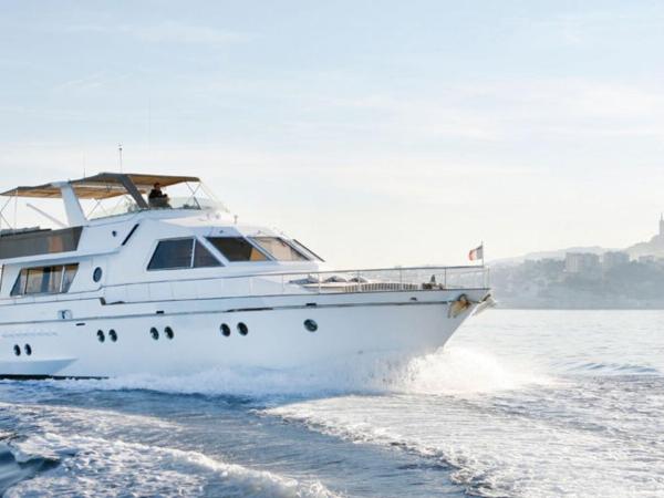 Nuit insolite à bord d'un Yacht : photo 2 de la chambre cabine familiale dans un bateau