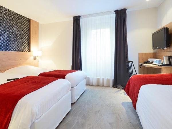 Kyriad Vannes Centre Ville : photo 2 de la chambre chambre triple 3 lits