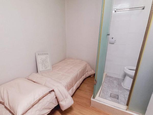 Haechi Stay GuestHouse - For foreigners only : photo 1 de la chambre chambre simple avec salle de bains privative