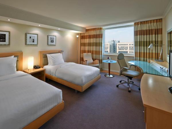 Hilton Düsseldorf : photo 5 de la chambre chambre lits jumeaux