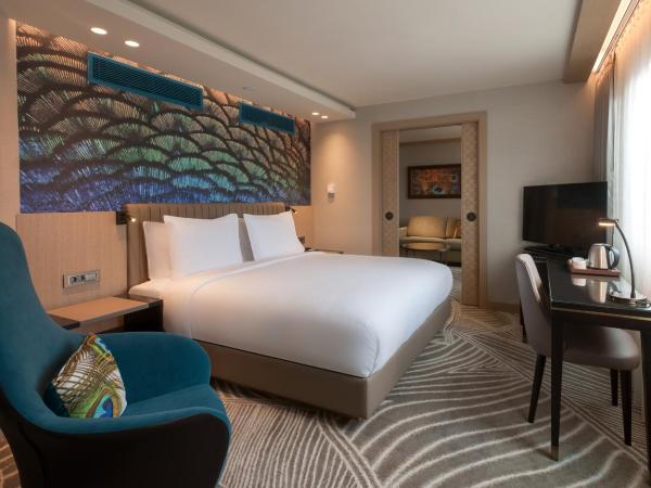 DoubleTree by Hilton Istanbul - Sirkeci : photo 9 de la chambre suite 1 chambre lit king-size