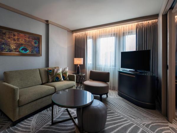 DoubleTree by Hilton Istanbul - Sirkeci : photo 8 de la chambre suite 1 chambre lit king-size
