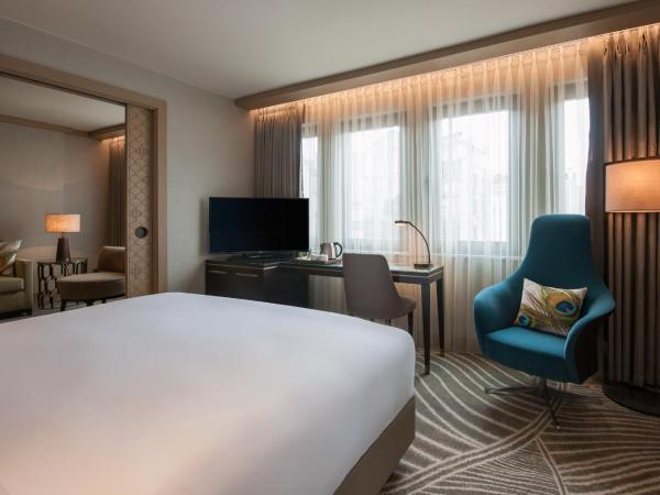 DoubleTree by Hilton Istanbul - Sirkeci : photo 7 de la chambre suite 1 chambre lit king-size