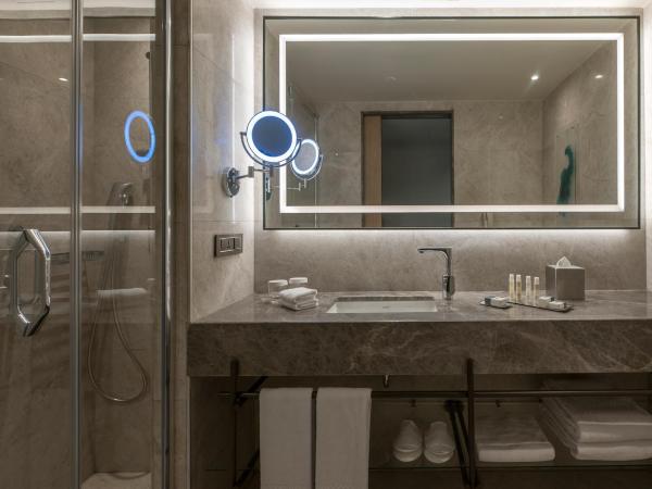 DoubleTree by Hilton Istanbul - Sirkeci : photo 6 de la chambre suite 1 chambre lit king-size