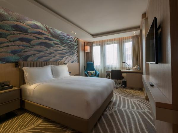 DoubleTree by Hilton Istanbul - Sirkeci : photo 8 de la chambre chambre lit queen-size 