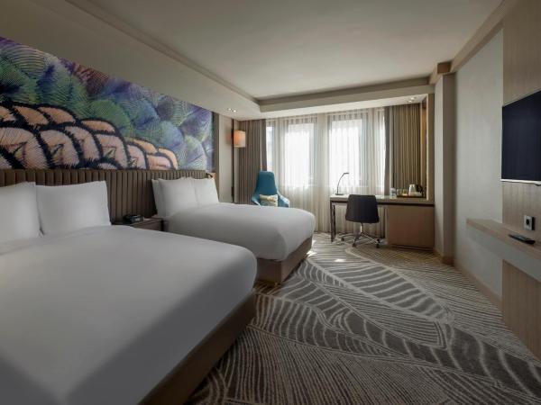 DoubleTree by Hilton Istanbul - Sirkeci : photo 6 de la chambre chambre deluxe avec 2 lits queen-size