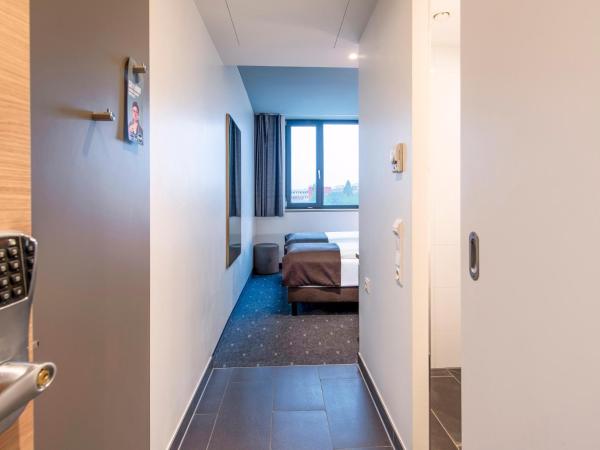 B&B Hotel München-Olympiapark : photo 4 de la chambre chambre lits jumeaux standard
