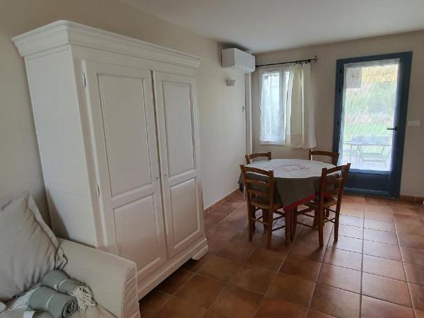 Mas de la Tour Carbonnière : photo 8 de la chambre appartement avec douche