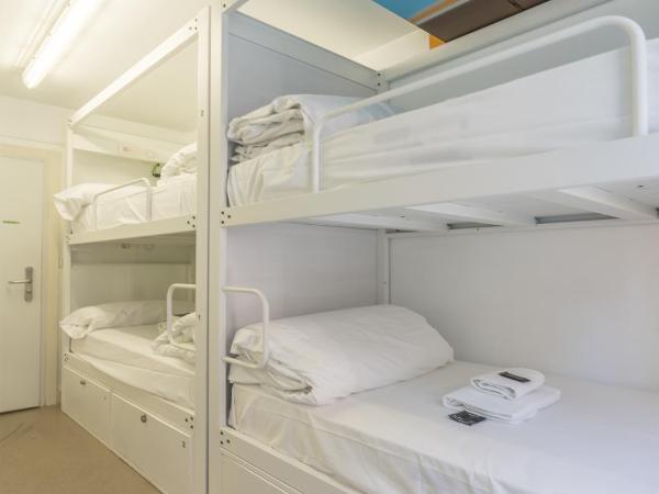 Ganbara Hostel - Self Check In : photo 5 de la chambre lit dans un dortoir de 4 lits
